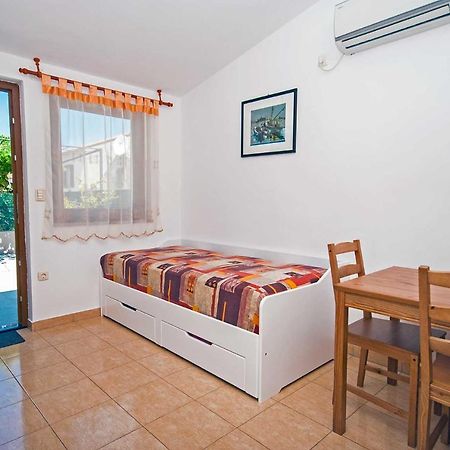 Apartman Kirac Pomer Exterior foto