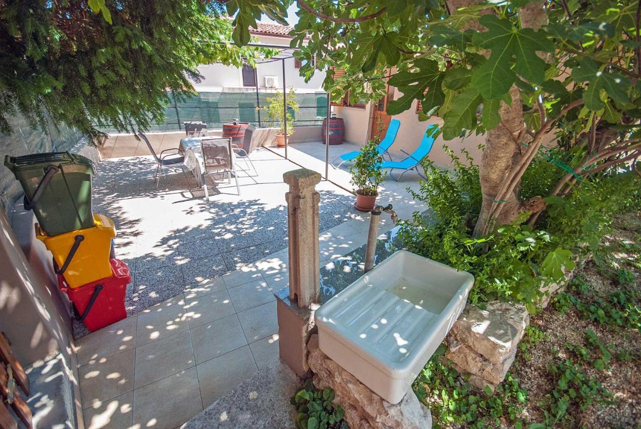 Apartman Kirac Pomer Exterior foto