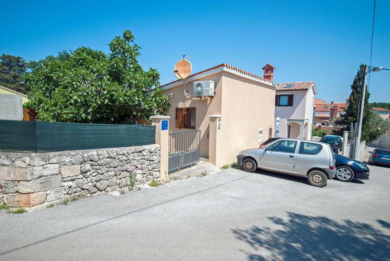 Apartman Kirac Pomer Exterior foto
